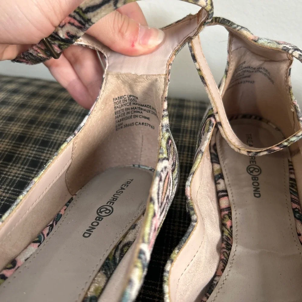 GUC Treasure & Bond Flats Ankle Strap Size 6.5M Multicolor Floral Tapestry